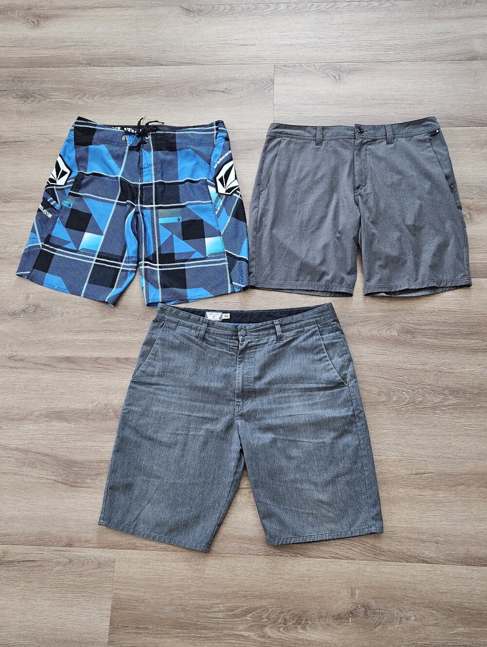 Volcom Shorts Size 36 - Set Of 3